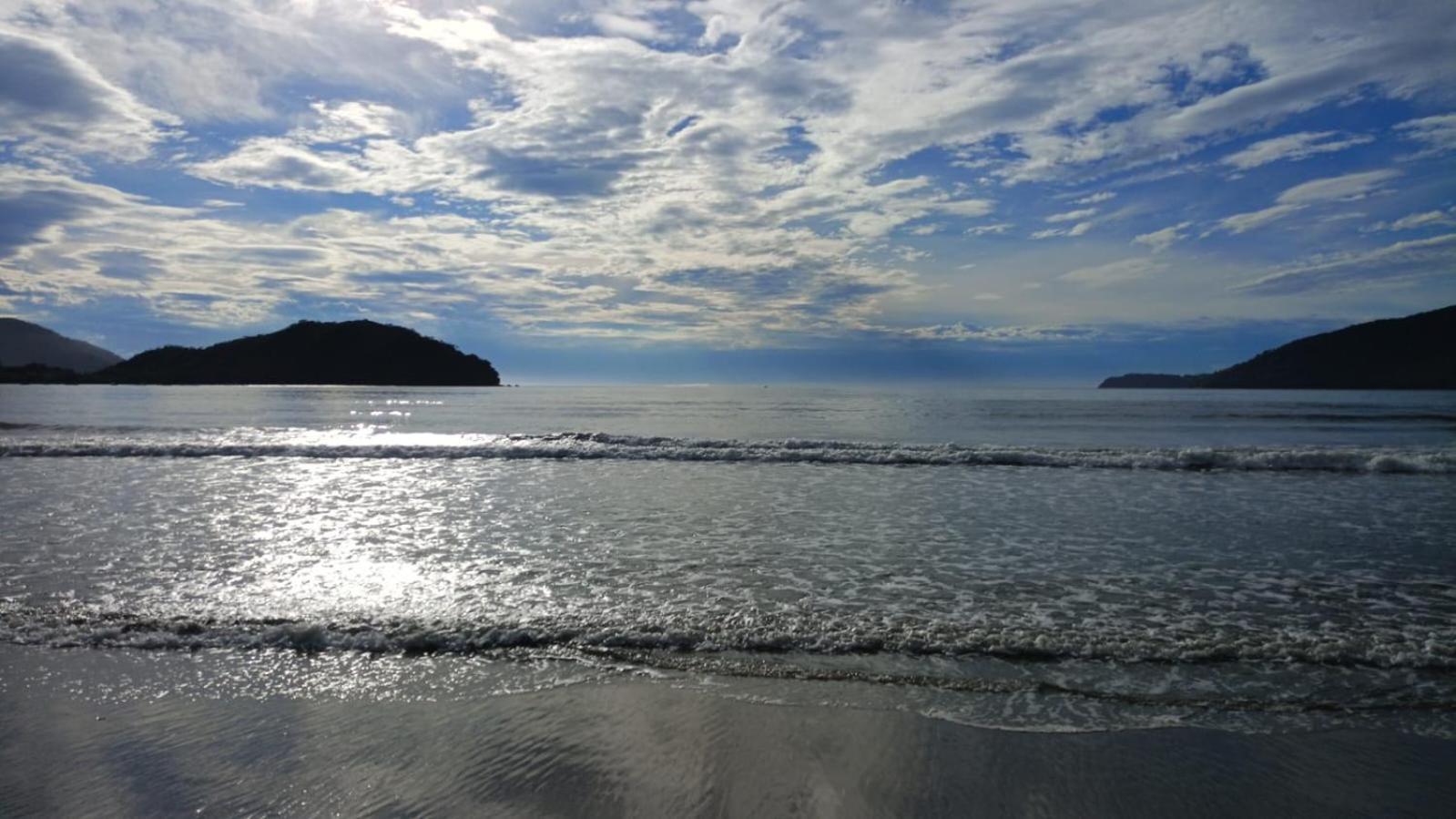 Apartment Pe Na Areia, Ubatuba, 2quartos, Inteiro , Wi-fi ,garagem Ubatuba