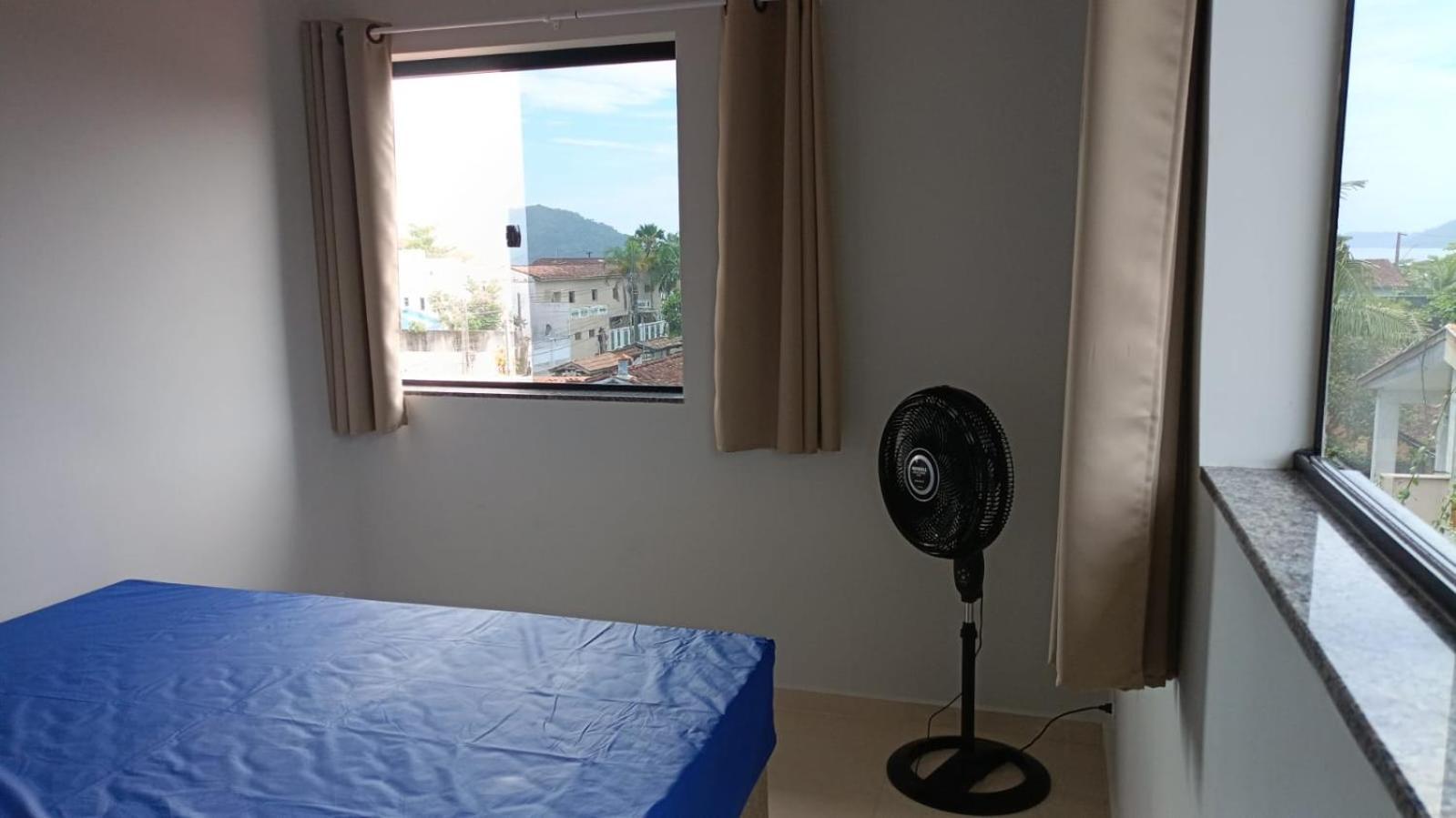 Apartment Pe Na Areia, Ubatuba, 2quartos, Inteiro , Wi-fi ,garagem *